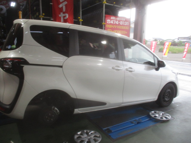 シエンタ タイヤ交換ご来店頂きました 和歌山 泉南でタイヤを探すならタイヤショップ インター